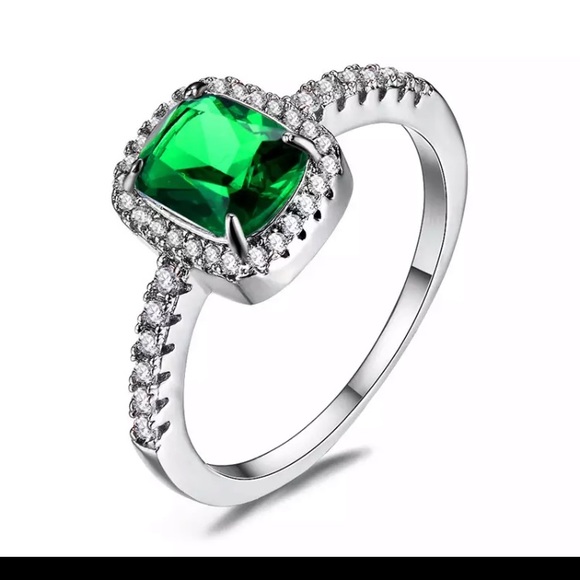 Silver Ring With Green 9mm Zircon Stone - Picture 2 of 2